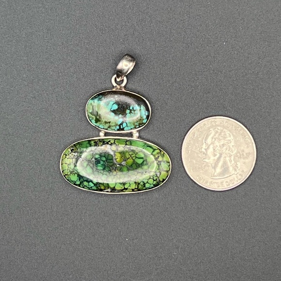 Tibetan Turquoise Spiderweb Pendant - Picture 5 of 6